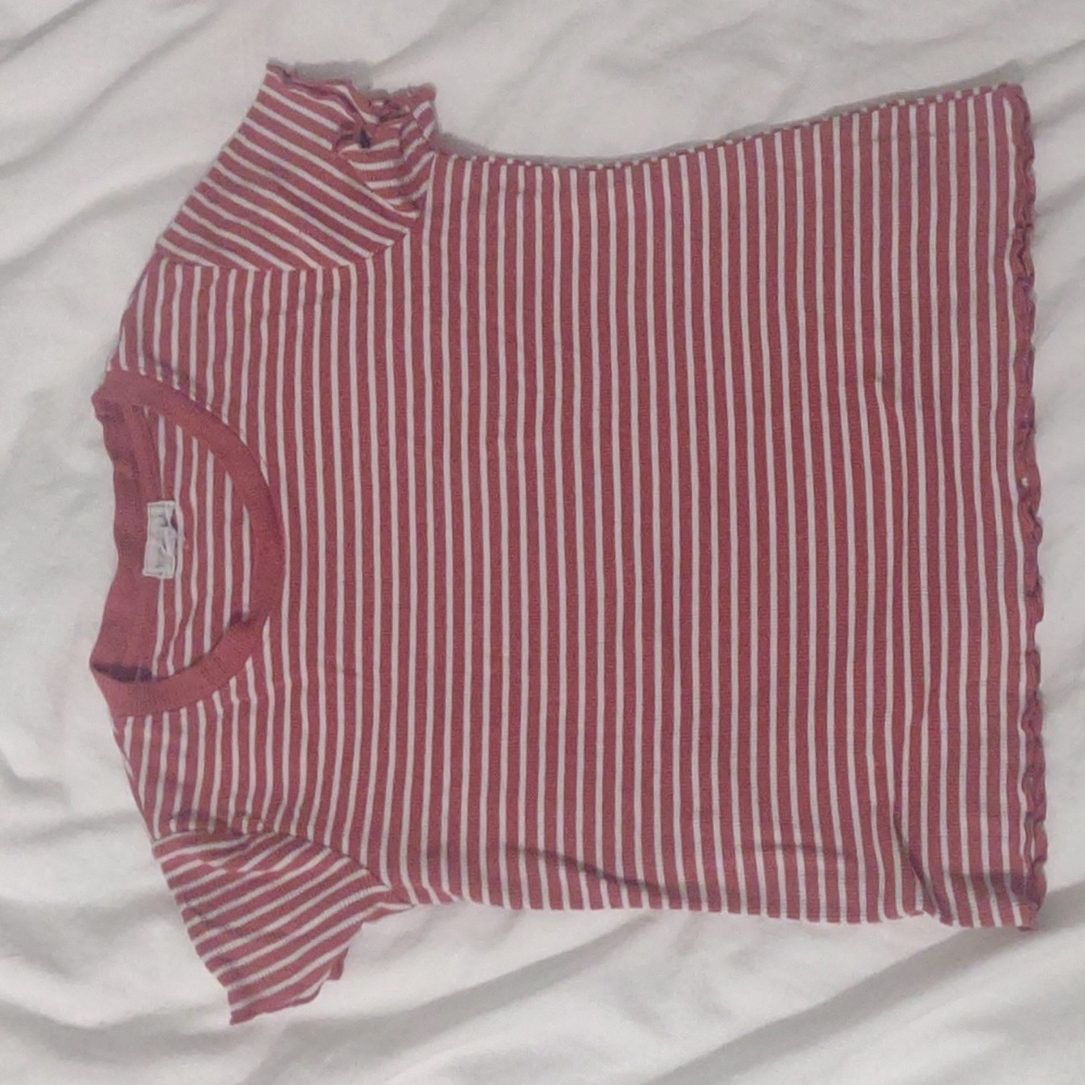Red and white short sleeve basic tee